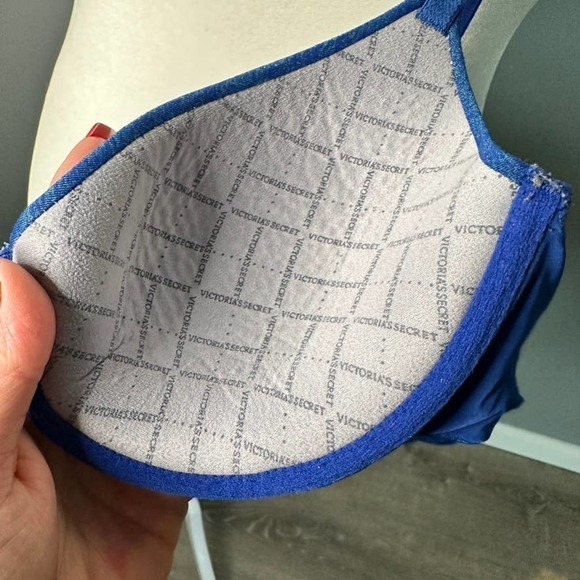 Victoria's Secret Uplift Semi Demi Size 32 C - Picture 9 of 9